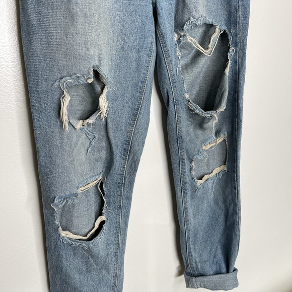 Boohoo High Waisted Distressed Jeans - Picture 5 of 7